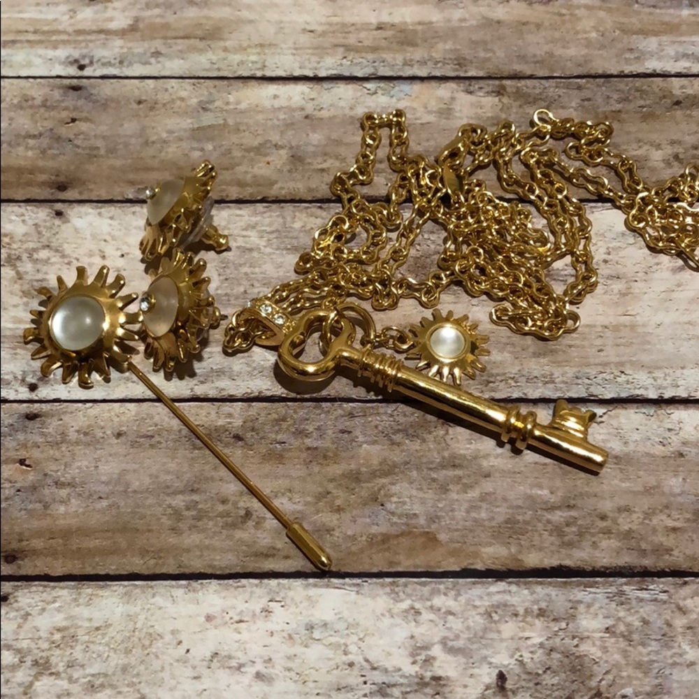 Vintage Smithsonian for Avon jewelry set